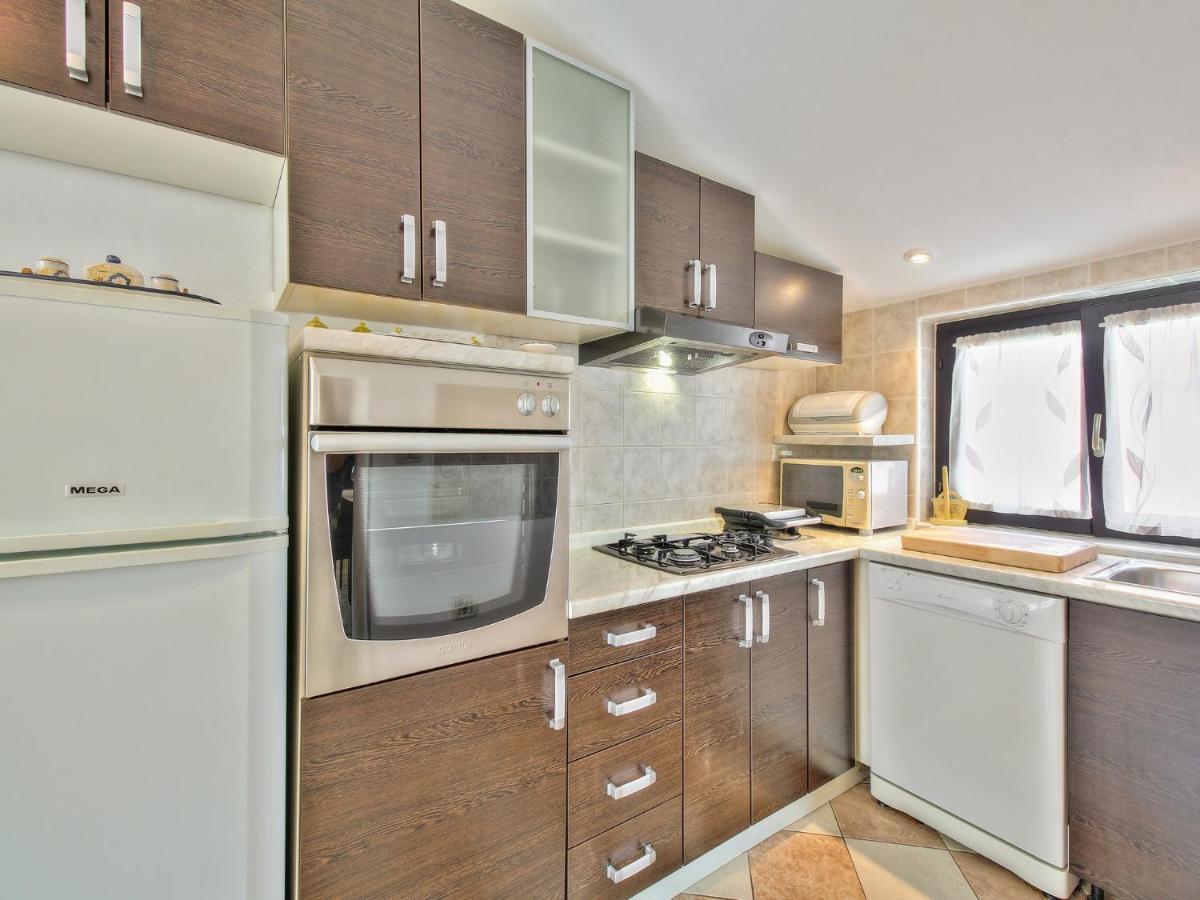 Eni Apartment *