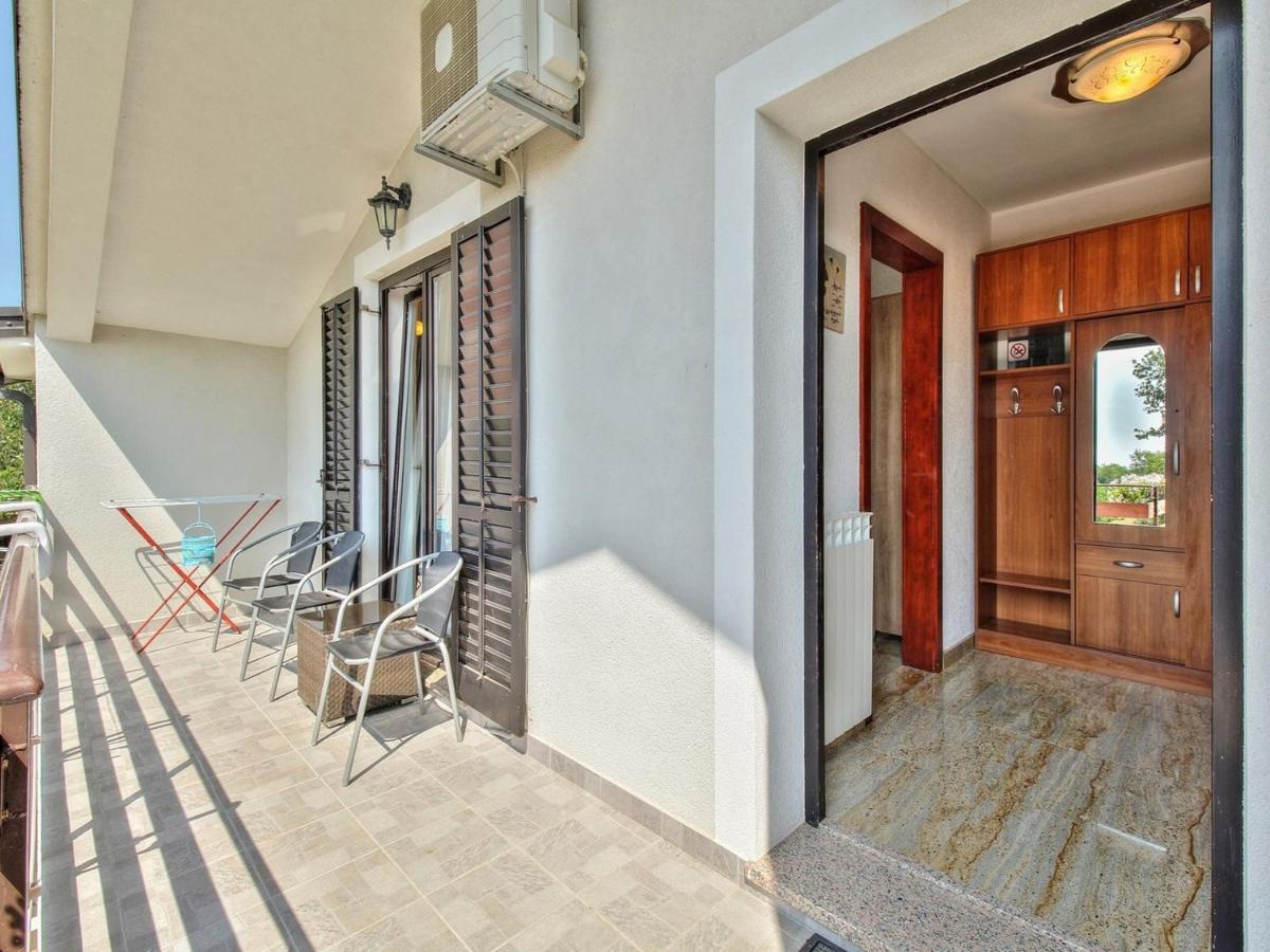 Apartment Eni *