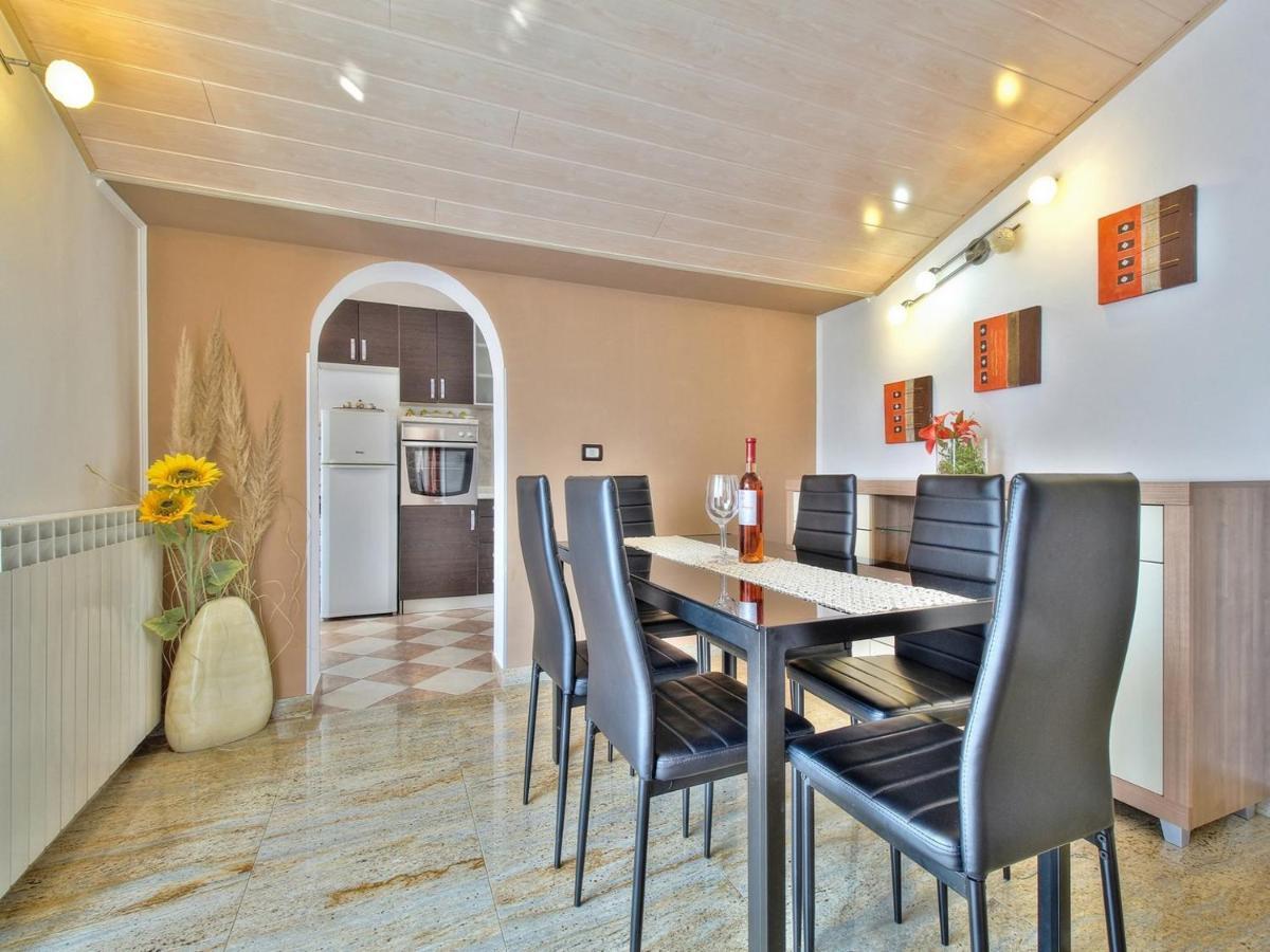 Eni Apartment *