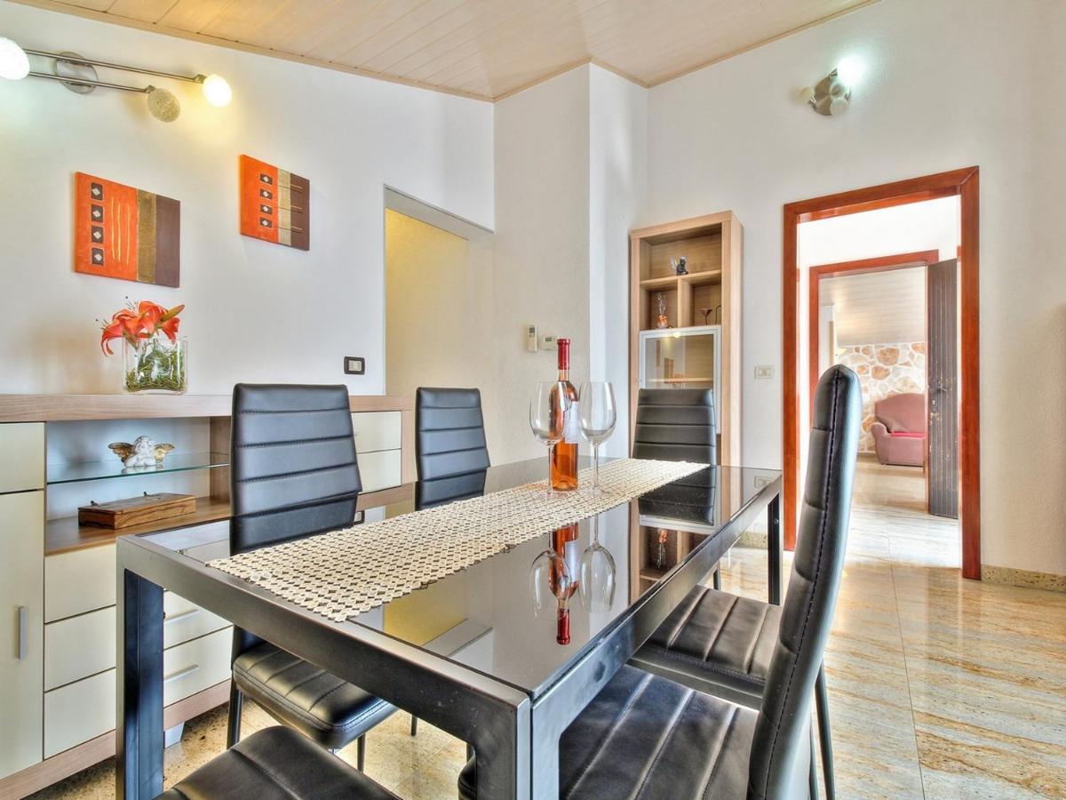 Eni Apartment *